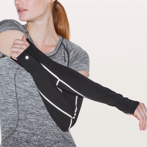 Lululemon In A Flash Armwarmer Black - Picture 2 of 6
